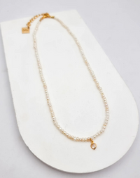 שרשרת פנינים קטנטנות וזירקון לב