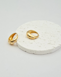 עגילי חישוק חובקים משובצים