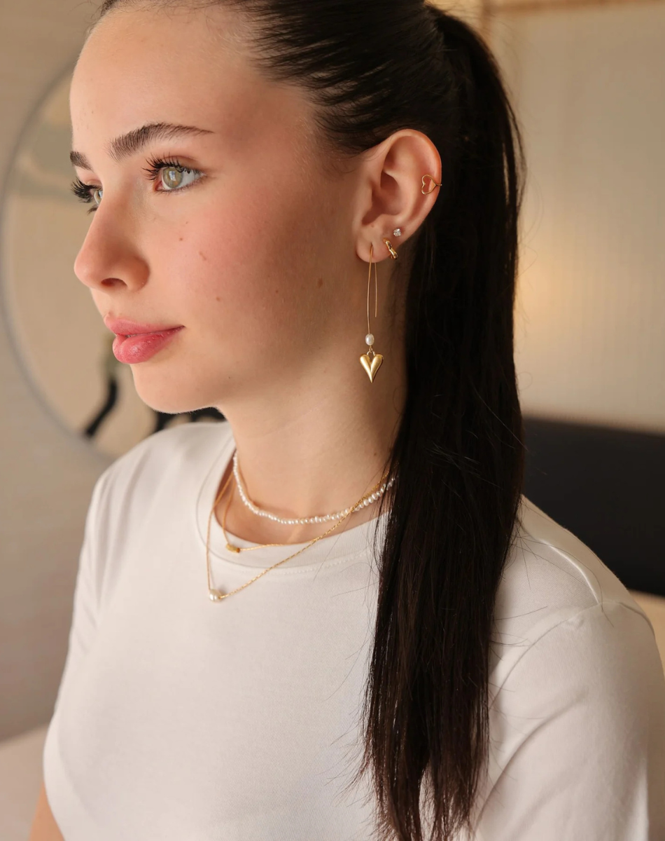 עגילי פנינה ולב תלויים