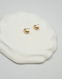 עגילי טיפת נפח קטנים צמודים