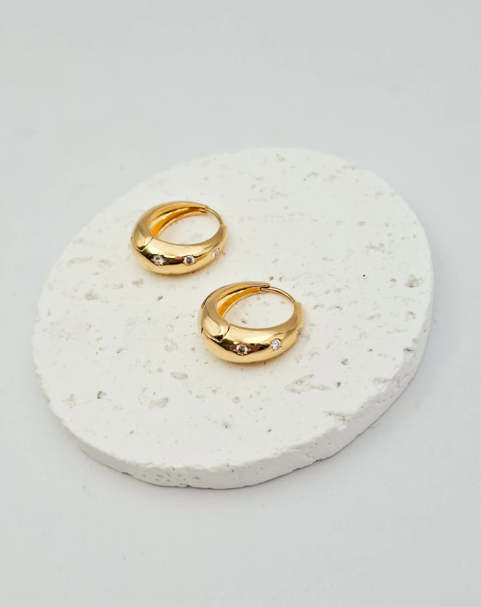 עגילי חישוק חובקים משובצים