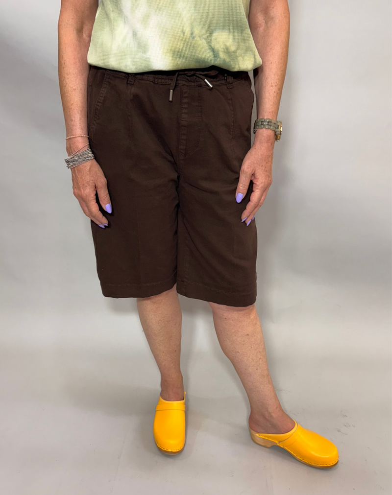 מכנסי שורטס ברמודה